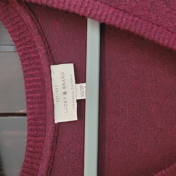 Lucky brand xsmall v-neck sweater Burgundy - Picture 2 of 6